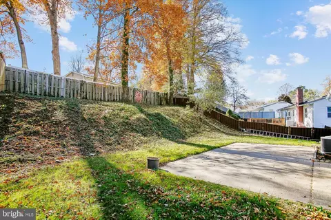 Exterior - 9075 Andromeda Dr, Burke, VA 22015 photo 4 of 5