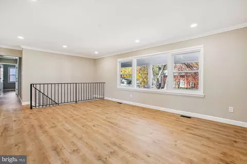 Living - 9075 Andromeda Dr, Burke, VA 22015 photo 1 of 4