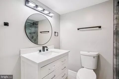 Bath - 9075 Andromeda Dr, Burke, VA 22015 photo 6 of 7