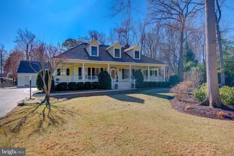 5831 Oak Grove St, Lorton, VA 22079