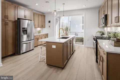 14387 Glen Manor Dr, Chantilly, VA 20151