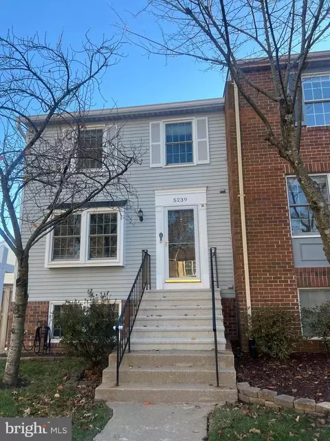 5239 Saint Genevieve Pl, Alexandria, VA 22315