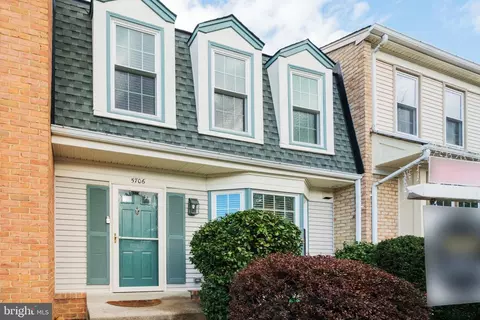 5706 Lofthill Ct, Alexandria, VA 22303