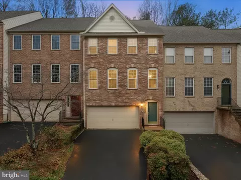 4204 Trumbo Ct, Fairfax, VA 22033