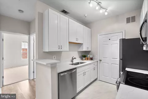 1570 Spring Gate Dr #7303, Mclean, VA 22102 photo 10