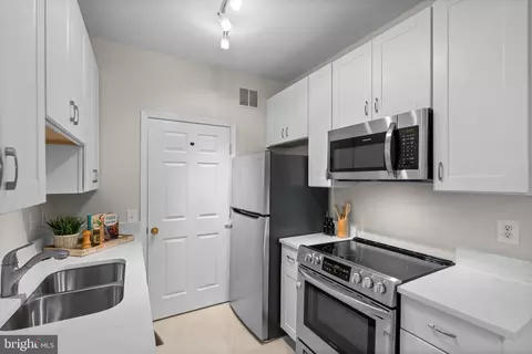 1570 Spring Gate Dr #7303, Mclean, VA 22102 photo 12