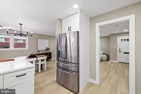 Entry Way - 7319 Bath St, Springfield, VA 22150 photo 1 of 2