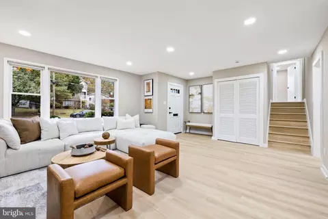 Living - 7319 Bath St, Springfield, VA 22150 photo 2 of 3