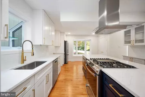 3219 History Dr, Oakton, VA 22124