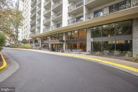 3800 Powell Ln #1121, Falls Church, VA 22041