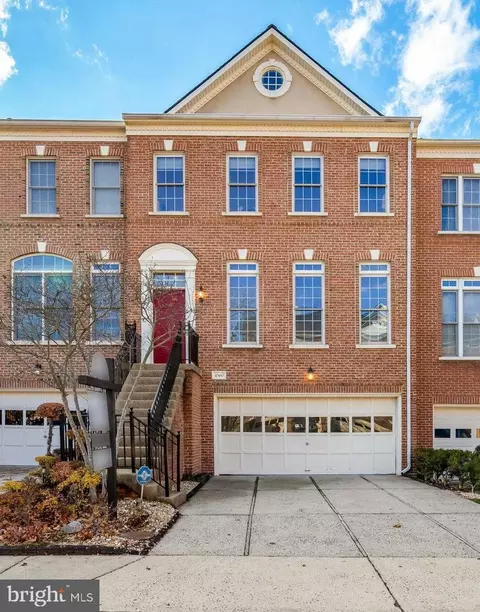 4560 Fair Valley Dr, Fairfax, VA 22033