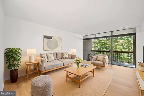 1656 Parkcrest Cir #2D/301, Reston, VA 20190