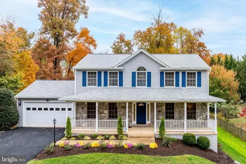 8926 Jameson St, Lorton, VA 22079