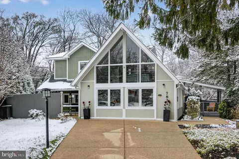 7822 Holmes Run Dr, Falls Church, VA 22042