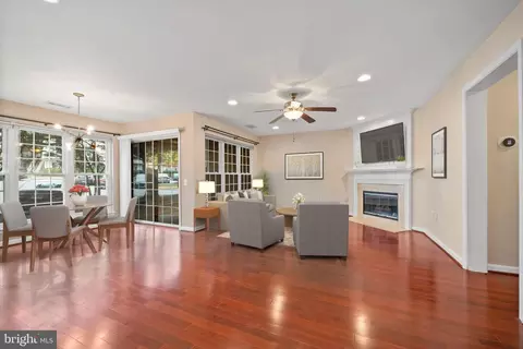 9253 Cardinal Forest Ln #101, Lorton, VA 22079