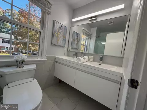 Bath - 8580 Tyrolean Way, Springfield, VA 22153 photo 10 of 12