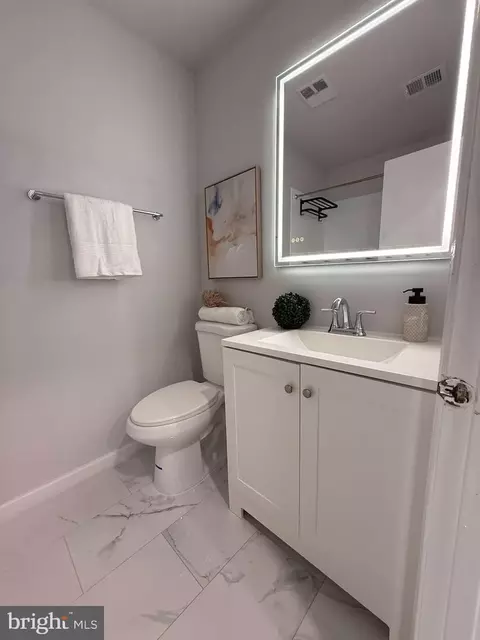 Bath - 8580 Tyrolean Way, Springfield, VA 22153 photo 6 of 12