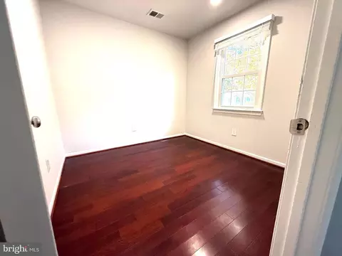 Bedroom - 8580 Tyrolean Way, Springfield, VA 22153 photo 4 of 5