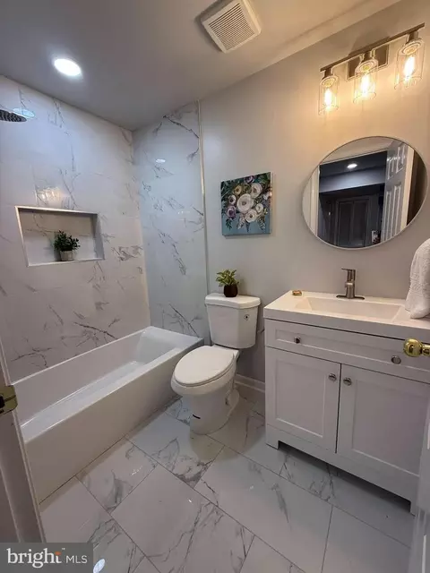Bath - 8580 Tyrolean Way, Springfield, VA 22153 photo 7 of 12