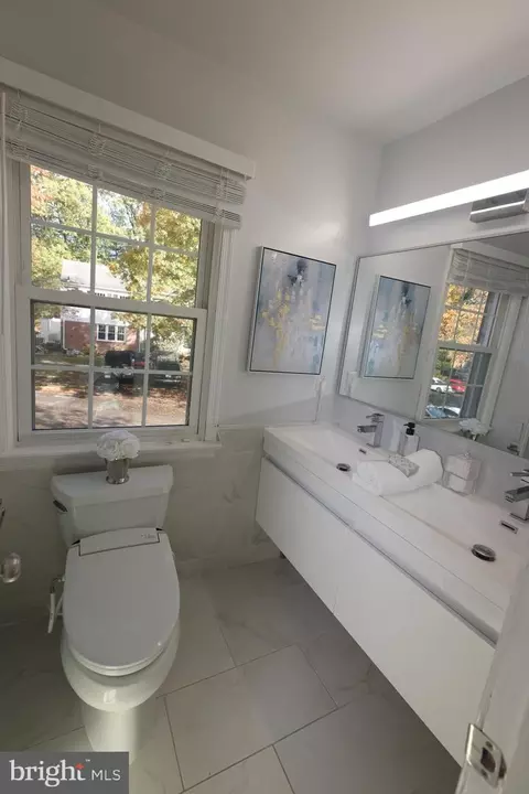 Bath - 8580 Tyrolean Way, Springfield, VA 22153 photo 2 of 12
