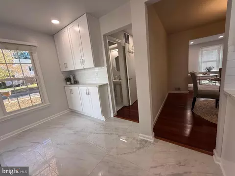 Entry Way - 8580 Tyrolean Way, Springfield, VA 22153 photo 8 of 8