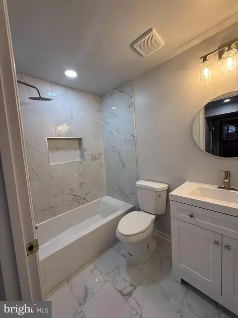 Bath - 8580 Tyrolean Way, Springfield, VA 22153 photo 8 of 12