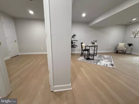 Entry Way - 8580 Tyrolean Way, Springfield, VA 22153 photo 6 of 8