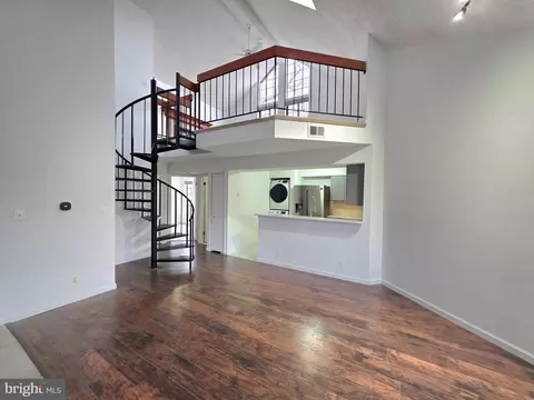 6017 F Curtier Dr #F, Alexandria, VA 22310