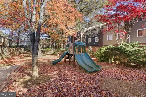 11152 Forest Edge Dr, Reston, VA 20190 photo 40
