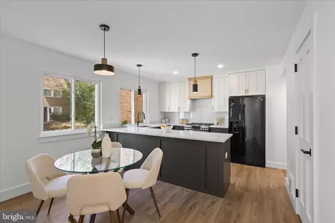 11152 Forest Edge Dr, Reston, VA 20190 photo 5