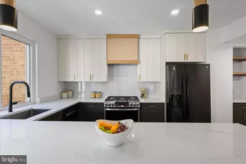 11152 Forest Edge Dr, Reston, VA 20190 photo 6