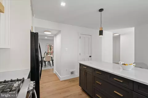 11152 Forest Edge Dr, Reston, VA 20190 photo 8