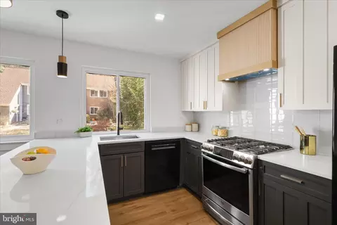 11152 Forest Edge Dr, Reston, VA 20190 photo 7
