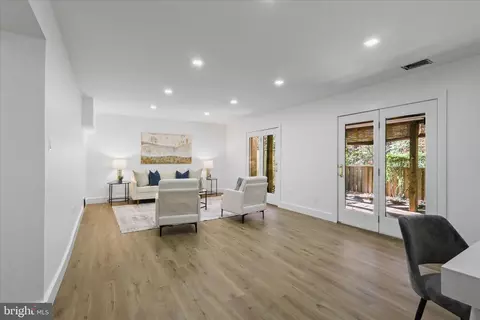 11152 Forest Edge Dr, Reston, VA 20190 photo 29