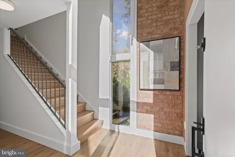 11152 Forest Edge Dr, Reston, VA 20190 photo 3