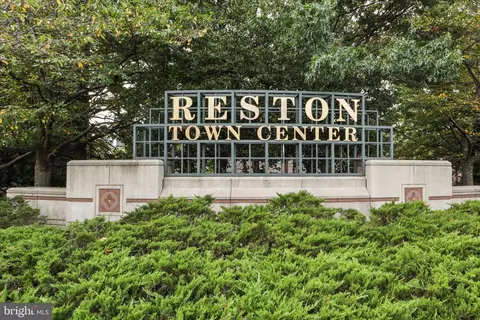 11152 Forest Edge Dr, Reston, VA 20190 photo 47