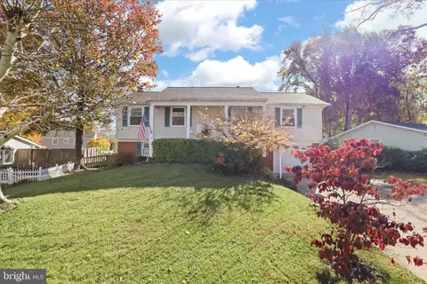 5405 Dunsmore Rd, Alexandria, VA 22315