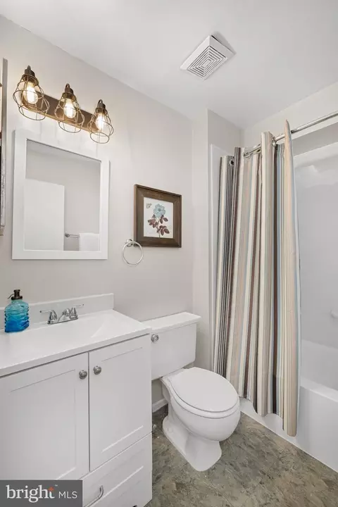 Bath - 7802 Harrowgate Cir #C, Springfield, VA 22152 photo 3 of 3