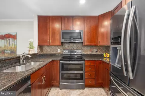 Kitchen - 7802 Harrowgate Cir #C, Springfield, VA 22152 photo 2 of 4