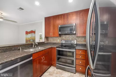 Kitchen - 7802 Harrowgate Cir #C, Springfield, VA 22152 photo 4 of 4