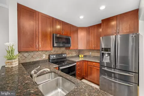Kitchen - 7802 Harrowgate Cir #C, Springfield, VA 22152 photo 3 of 4