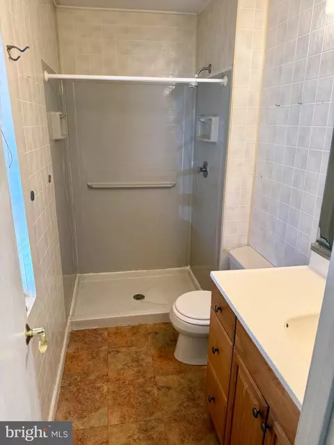 Bath - 8804 Strause, Springfield, VA 22153 photo 1 of 2