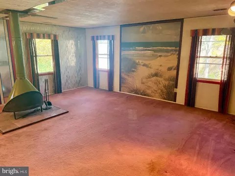 Living - 8804 Strause, Springfield, VA 22153 photo 1 of 2