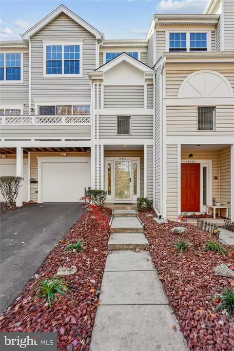 14423 Glencrest Cir #123, Centreville, VA 20120