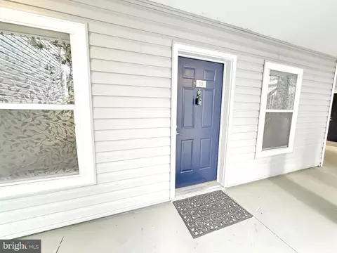 3179 Summit Square Dr #2-B5, Oakton, VA 22124