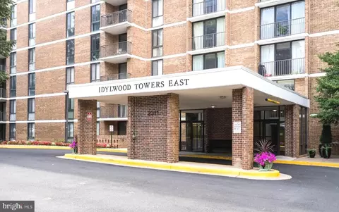 2311 Pimmit Dr #808, Falls Church, VA 22043