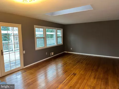 6703 Greenview Ln, Springfield, VA 22152 photo 9