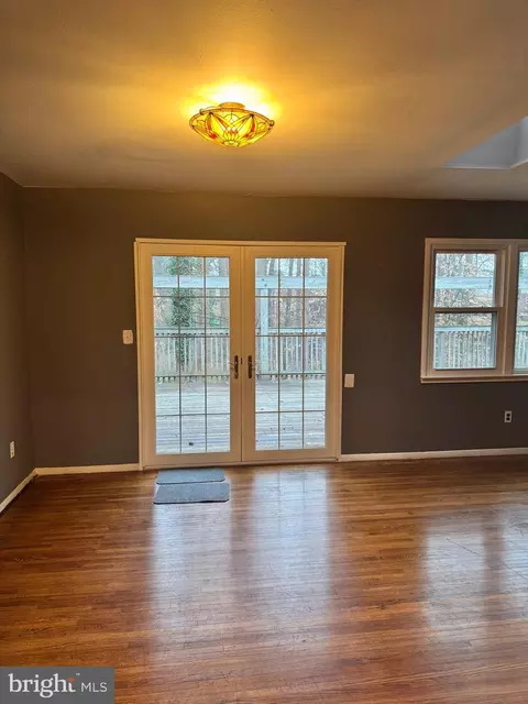 6703 Greenview Ln, Springfield, VA 22152 photo 11