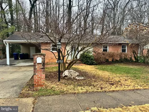 6703 Greenview Ln, Springfield, VA 22152