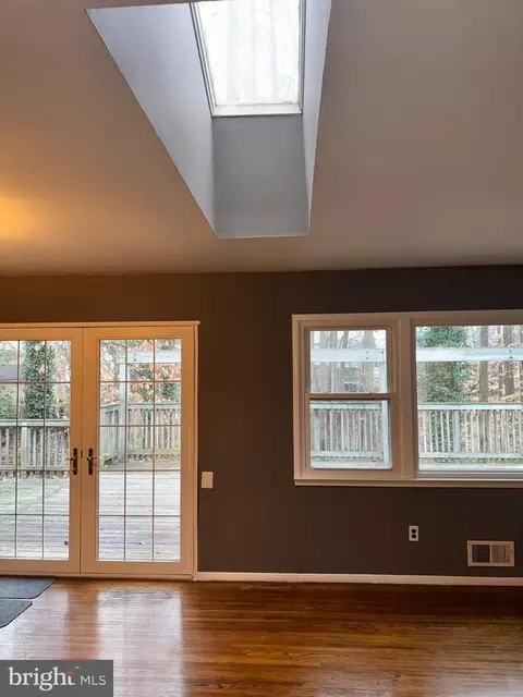 6703 Greenview Ln, Springfield, VA 22152 photo 10